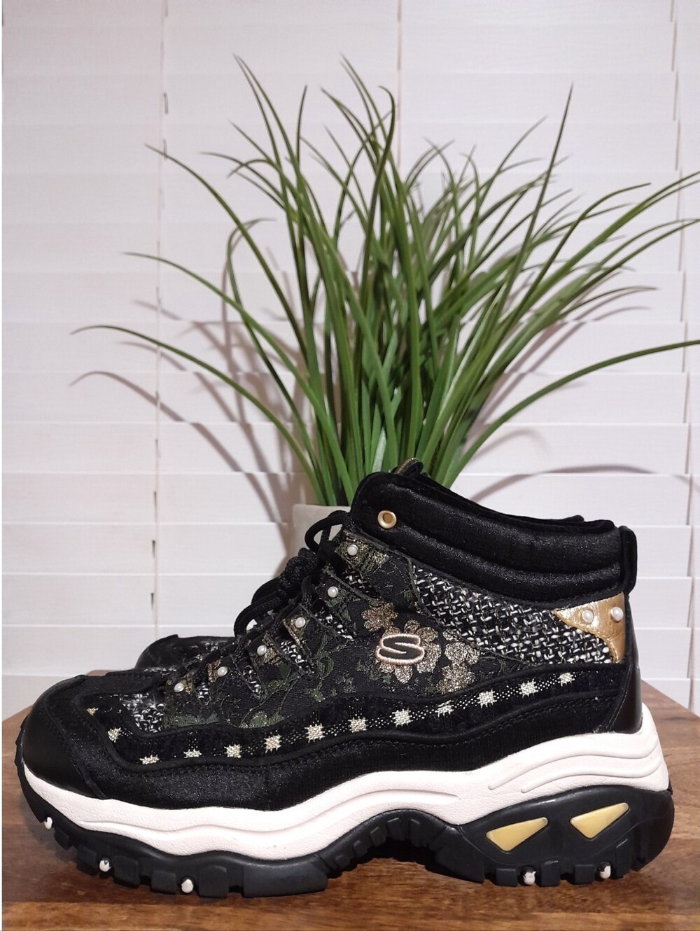 rare leather velour faux pearl Skechers Heritage ankle boots 8.5 black gold whit - Picture 3 of 13
